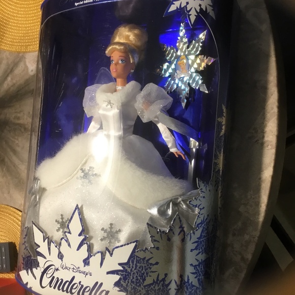 Cinderella Holiday Princess 1996 Special Edition 1st in a Series-Ornament Bonus) - Picture 3 of 9